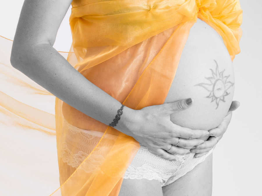 Elze lädt ein zu zauberhaften Schwangerschaftsfotos, die Ihre Liebe und Erwartung zeigen.