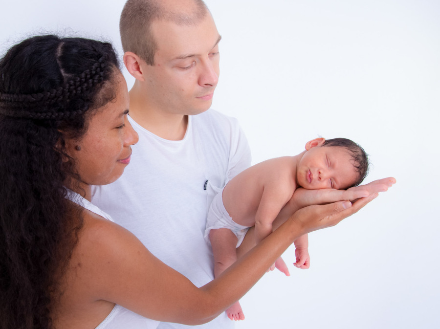 Fange die ersten Blicke und Gesten deines Neugeborenen in Wangelnstedt in liebevollen Bildern ein.