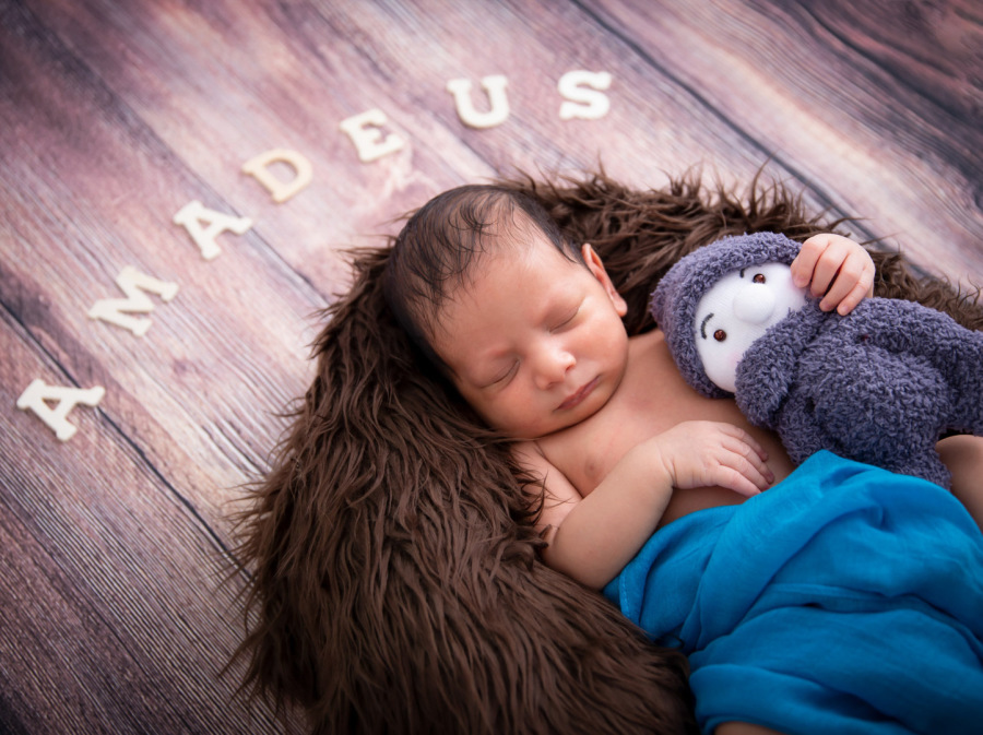 Erzähle die ersten Lächeln und Träume deines Neugeborenen in Hardegsen durch zauberhafte Fotos.