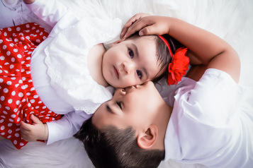 Erzähle die einzigartigen Geschichten deines Babys in Eimen durch liebevolle und berührende Fotos.