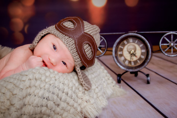 Halte die ersten Blicke und Lächeln deines Neugeborenen in Moringen in zauberhaften Bildern fest.