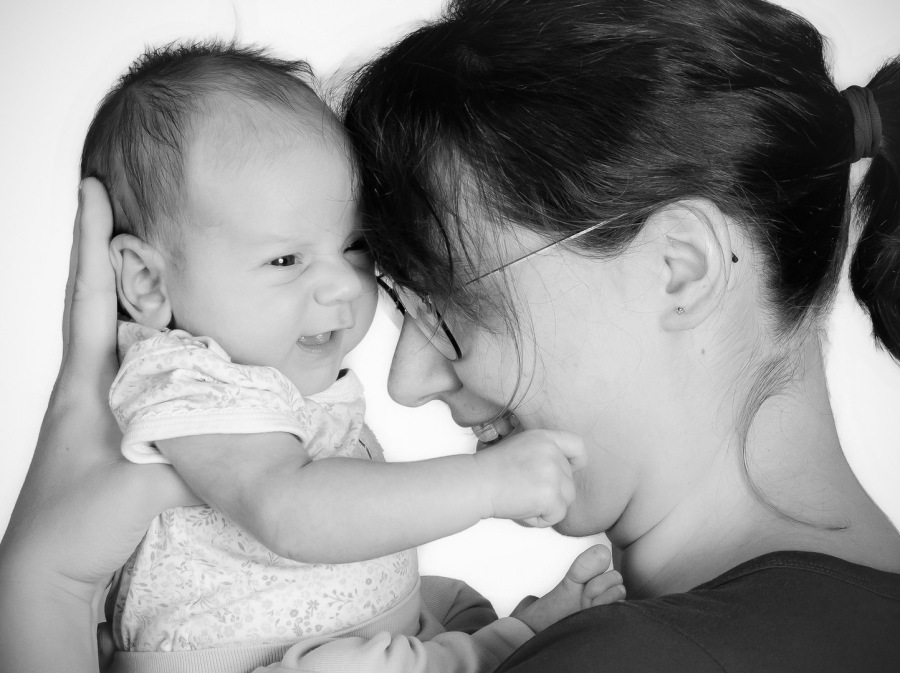 Halte die ersten Augenblicke und Emotionen deines Neugeborenen in Salzgitter in liebevollen Fotos fest.