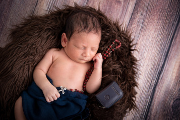 Halte die ersten Augenblicke und Träume deines Neugeborenen in Höxter in zauberhaften Fotos fest.
