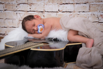 Erzähle die einzigartige Geschichte deines Neugeborenen in Uslar durch authentische und emotionale Fotos.