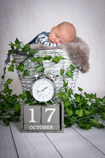 Fange die ersten Lächeln und Gesten deines Neugeborenen in Salzhemmendorf in liebevollen Fotos ein.