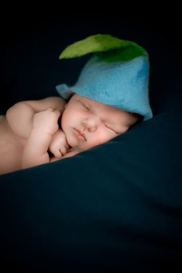 Erzähle die einzigartige Geschichte deines Neugeborenen in Elze durch einfühlsame und emotionale Fotos.