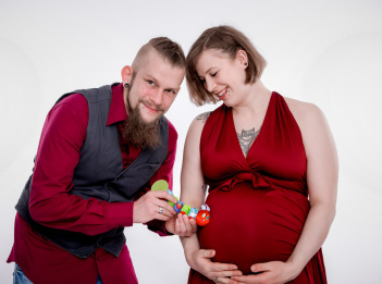 Markoldendorf wird zum Ort liebevoller Schwangerschaftsfotos, die Ihre Verbindung zum Baby festhalten.