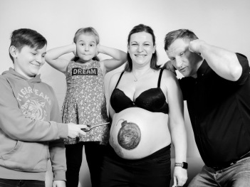 Hardegsen lädt ein zu Schwangerschaftsfotos, die Ihre besondere Reise zur Elternschaft einfangen.