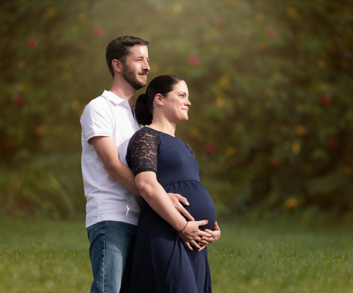 Kalefeld: Schwangerschaftsfotos vor malerischer Kulisse bei Kalefeld.