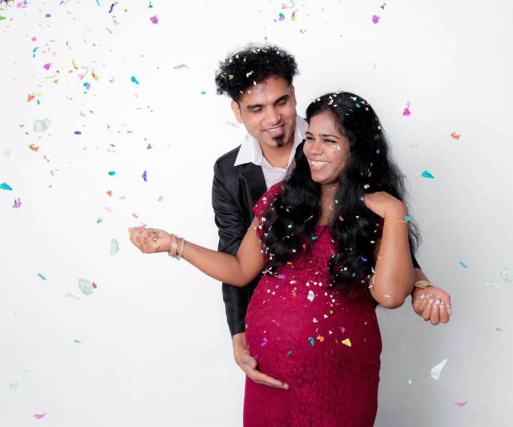 Lamspringe: Babybauch-Shooting mit sanfter Inszenierung in Lamspringe.