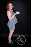 Elze schafft den Raum, um die Liebe, Vorfreude und Aufregung der Schwangerschaft in Fotos festzuhalten.