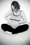Wangelnstedt schafft eine intime Kulisse, um die Intensität der Schwangerschaft auf eindrucksvollen Fotos festzuhalten.