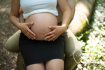 Bodenfelde: Die einzigartige Schwangerschaftsgeschichte in beeindruckenden Babybauchfotos festhalten.