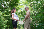 Solling: Zarte und emotionale Schwangerschaftsmomente in natürlichen Babybauchfotos einfangen.